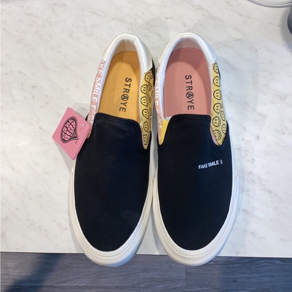 STRAYE X FAKE SMILES BLACK WHITE PINK SLIP ON SHOES SKATE SKULL - Picture 2 of 4